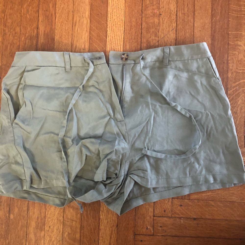 Army Green Forever 21 Shorts Size Medium